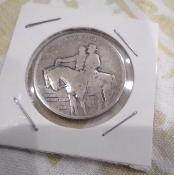 1925 Stone Mountain Silver Half Dollar Coin - Picture 1 of 2